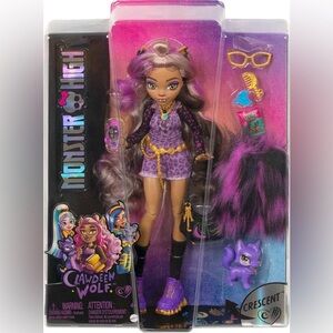 Clawdeen Wolf with Purple Streaked Hair with Fashion Accessories & Dog Crescent